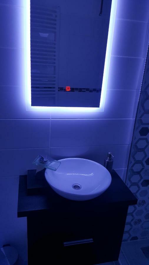Gutenberg Utca Apartman Seghedin Exterior foto